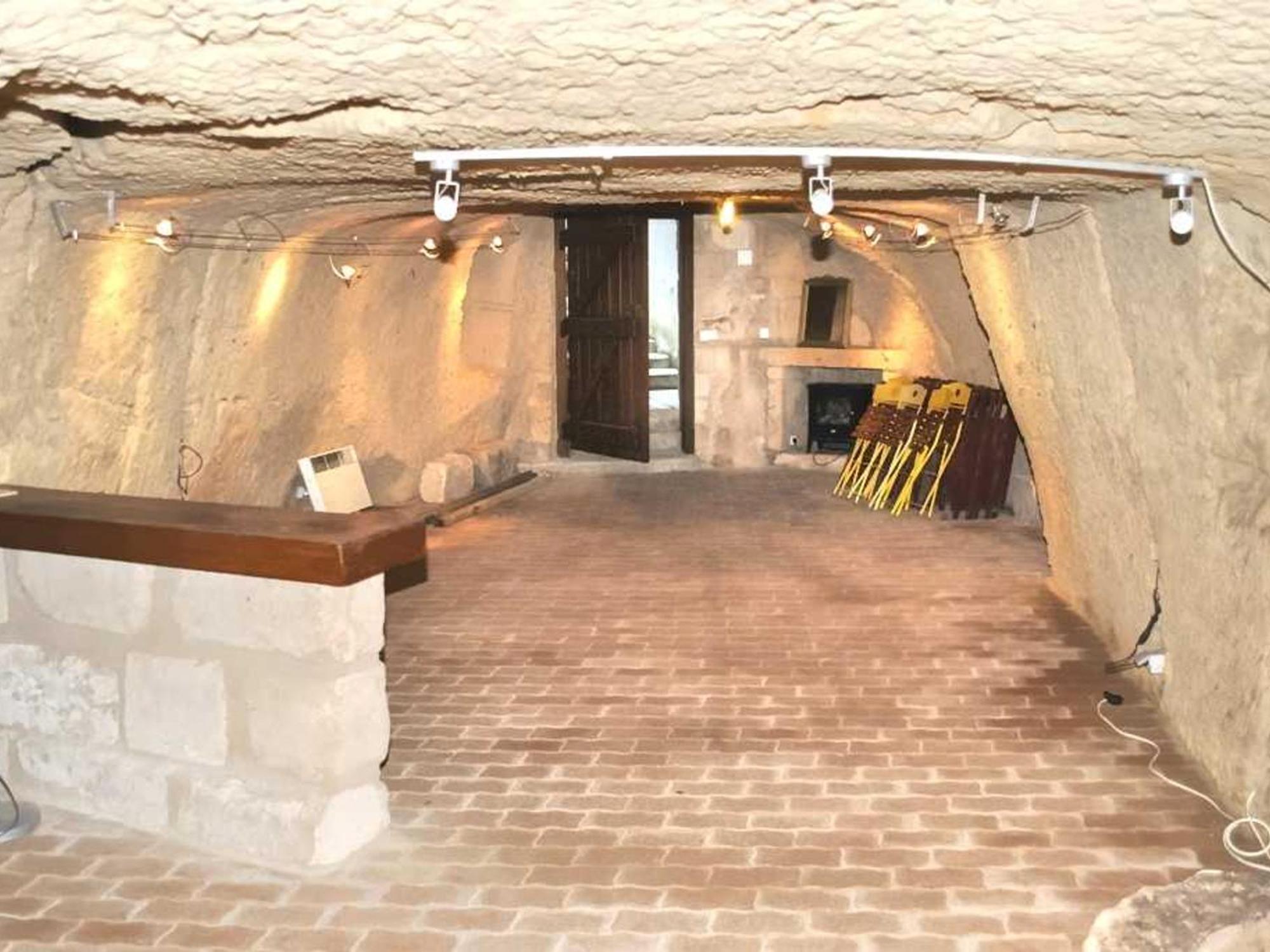 Location Unique En Ville, 3 Niveaux Avec Cave Voutee Et Troglodytique, Charme Et Authenticite En Touraine - Fr-1-381-162 Loches Eksteriør billede